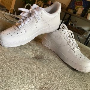 Nike Air Force 1- NEVER WORN